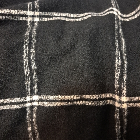 NWT St. John's Bay Plaid Scarf - Picture 6 of 11